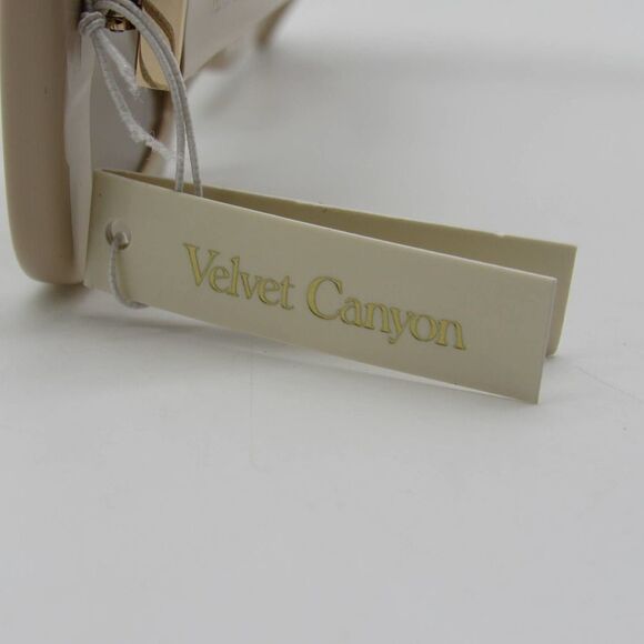 Velvet Canyon Golden Era in Meringue Sunglasses